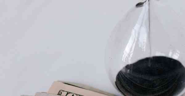 制作红色宣传片封面