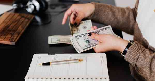 制作公司员工工资表_制作公司员工工作证