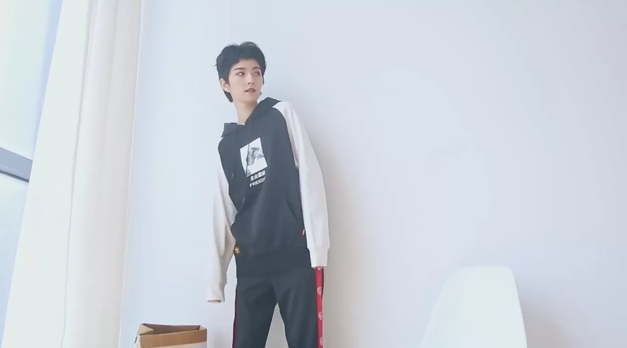 卫衣女产品展示视频